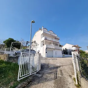  Apartament Nena In Dalmatia