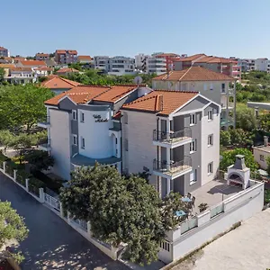  Apartament Mihaela