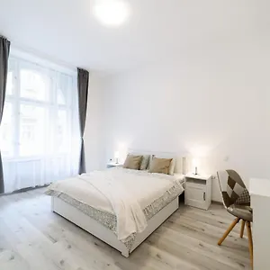  Apartment New Near Dancing House Tschechische Republik